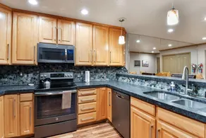 Adventure Hub backcountry Skisnowmobilescuba Diving 734 3 Bedroom Townhouse - Image 3