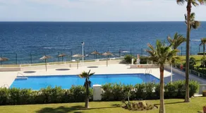Spacious 2 bed beach house: stunning sea views - Image 3