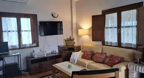 Espléndida casa totalmente equipada con piscina privada, terraza y jardín | Vistas a la montaña | Adaptada para teletrabajar | Admite perro - Image 2