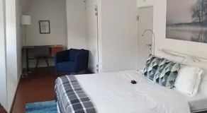 Top City Center Apartments location next to Lion Monument - Image 2