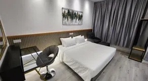 One Point Hotel - Image 2