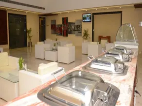 La Silver Leaf Hotel - Image 3