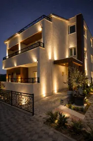 lo͝or luxury retreat - Image 2