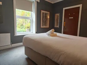 San Antonio Room at Glenarde House - Image 4