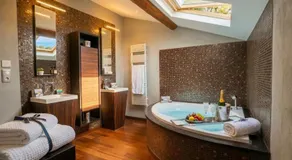 Luxe et charme Vieil Antibes 80m2 Clim Parking plages à pieds - Image 2