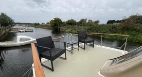 Beautiful boat in rural surroundings near Beverley - Image 5