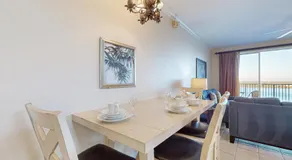 Charming lakefront condo with balcony, lake view, AC, Internet, pool & hot tub - Image 5