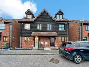 Cosy House - Free Parking,  Pool Table, Smart TV - Image 3