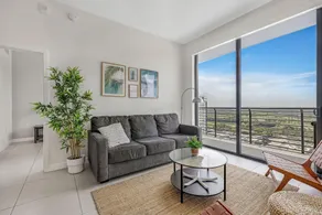 Modern Hotel with Pool & Gym in Prime Doral Location - Image 2