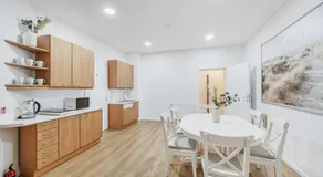 Central City Rooms by Home2 - Image 2