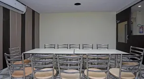 Super Hotel O Raj Palace - Image 4