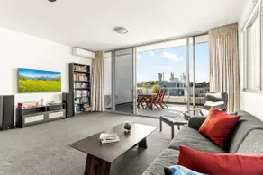 Spacious 2-Bed with Two Balconies with City Views - Image 2