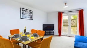 Pinewood Walk by Signature Stays - Parking - Townhouse - Image 3