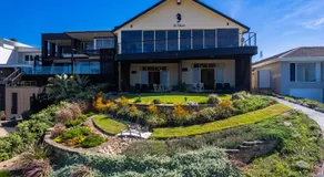 Absolute Beachfront l Couples Getaway - Image 5