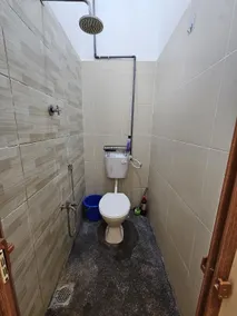Queen's Room 2 - Image 2