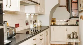 Elegant Georgian Grade II Listed House full of charm - 3 Super king rooms - 3 Mins for Safari Park & Steam Train - Parking - Image 2