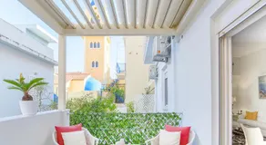 Central Luxurious Retreat - Image 5