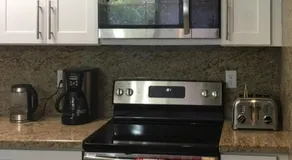 Modern 2BR Escape Close to Beach and American Flyers Training - Image 4