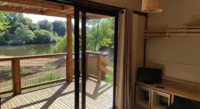 Chalet au bord de l'eau les Logis de l'Oumois - Image 3