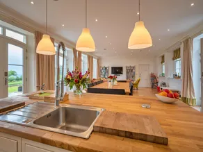 Self-catering retreat with pool, hot tub. - Image 3