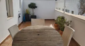Apartamento en el centro con garaje, terraza, wifi, climatización y piscina - Image 5