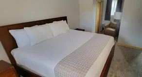 Topaz Lodge - Image 2