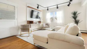 Luxury NYC Home with Free Parking for 12 - Image 2