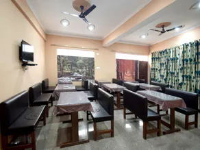 OYO 12202 Hotel Samar - Image 2