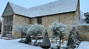 2 bedroom 17th Century Barn with surround sound TV in quiet village near great pubs and walks - Image 5