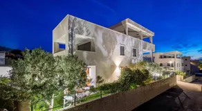 Luxury apartment Hyperion with private pool and garden - Image 4