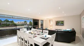 ELITE HOLIDAY HOMES - WATERFRONT SPLENDOR - Image 5