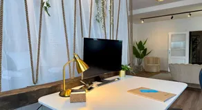 Work and Relax Design-Loft mit Schreibtisch, Starlink WiFi und Parkplatz - Image 5