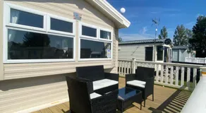 8 Bed Sun Decked Caravan Unlimited High speed Wifi and fun at Seawick Holiday Park - Image 4