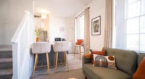 Gloucester Apartments x 3 FREE Parking & short walk to the University & Hospital - Image 2