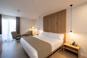 Hotel H4 Cangas 3 Superior - Image 2