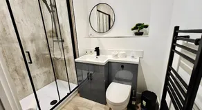 Modern 1-Bed in Victorian Building, Bury - Image 5