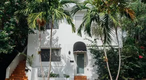 3 Bedroom Apartment with Backyard Oasis - Image 3