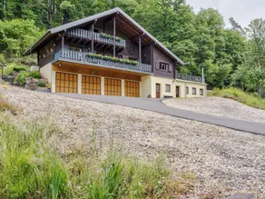 Cozy Chalet in Mürlenbach with Forest Near - Image 5
