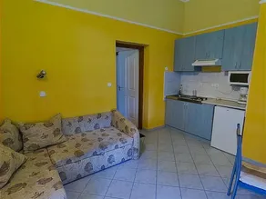 Apartment- yellow - Image 3