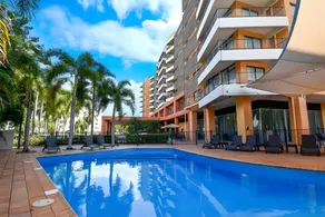 Appartement de vacances adapté aux familles avec piscine et jardin - Image 4