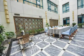 Oriental Shipu Business Hotel - Image 4