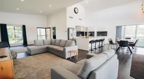 Pumicestone Paradise, Waterfront, sleeps 10, Meldale - Image 2
