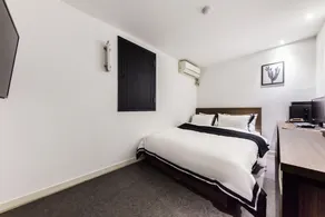 T hotel - Image 4