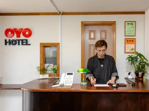 OYO Business Takahata Ekimae Hotel - Image 2