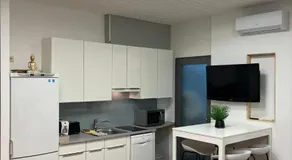 Cozy Apartments in Central Location with Free Parking - Image 3