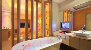 Roman Vacation Motel - Image 2