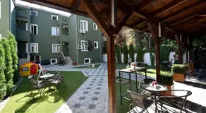 Villa Nina Hotel & Lounge bar - Image 4