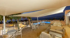 Queens Bay Hotel - Image 4
