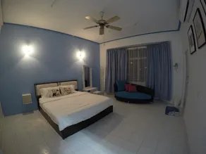 Little Blue House Kemaman Guesthouse - Image 2