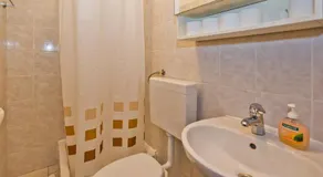 Luka's Lodge Guesthouse & Hostel - Image 4